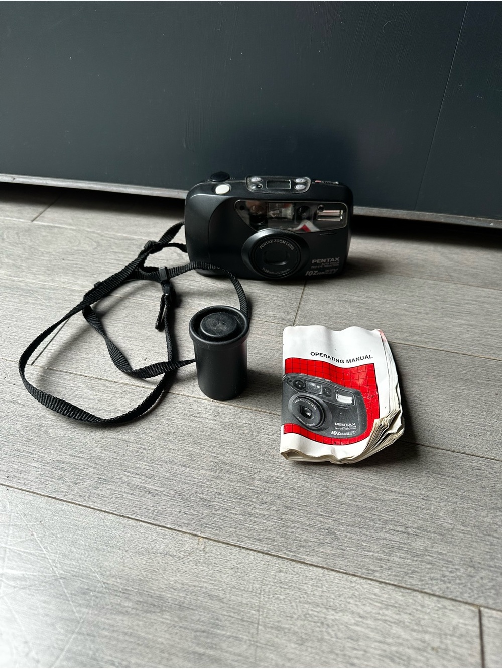 Vtg Pentax IQZoom EZY Camera Auto Focus Point & Shoot 35mm Zoom Case Not Tested